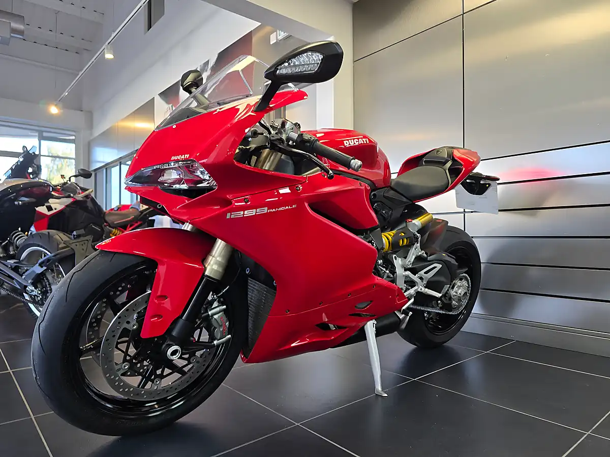 Used 2015 Ducati 1299 Panigale Red - Interior and Exterior details 10