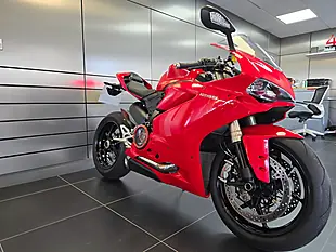 Used 2015 Ducati 1299 Panigale Red - Interior and Exterior details 11
