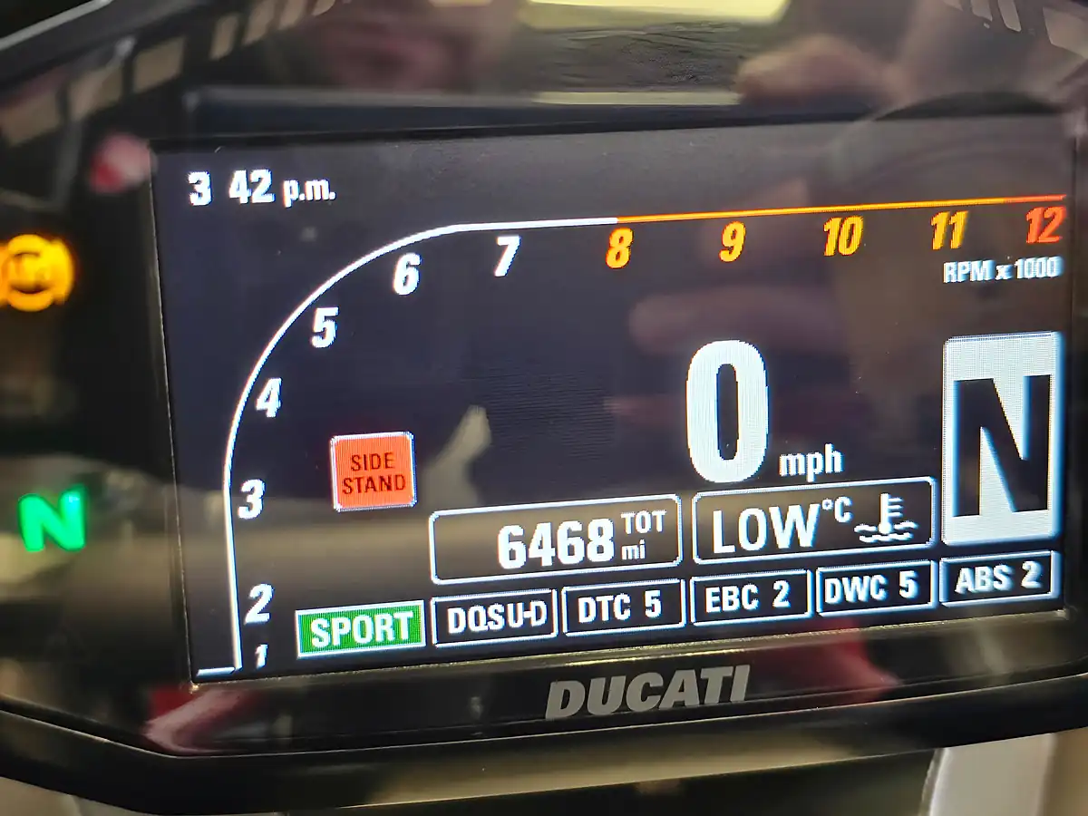 Used 2015 Ducati 1299 Panigale Red - Interior and Exterior details 13