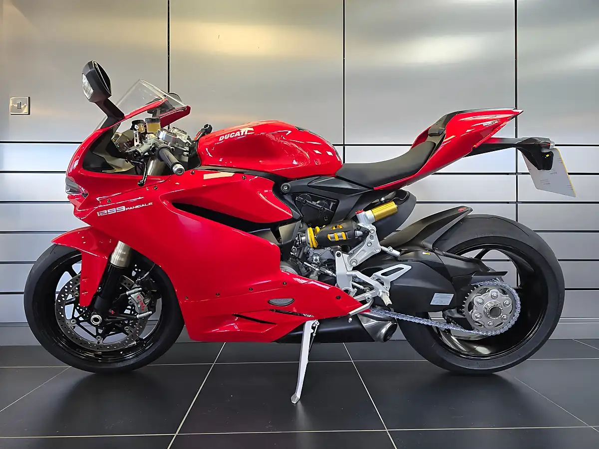 Used 2015 Ducati 1299 Panigale Red - Interior and Exterior details 15