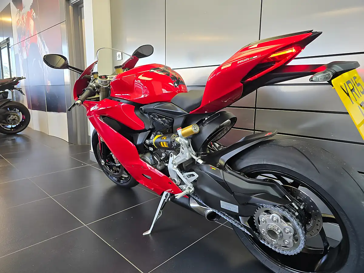 Used 2015 Ducati 1299 Panigale Red - Interior and Exterior details 16