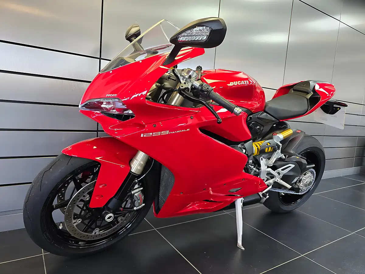 Used 2015 Ducati 1299 Panigale Red - Interior and Exterior details 17