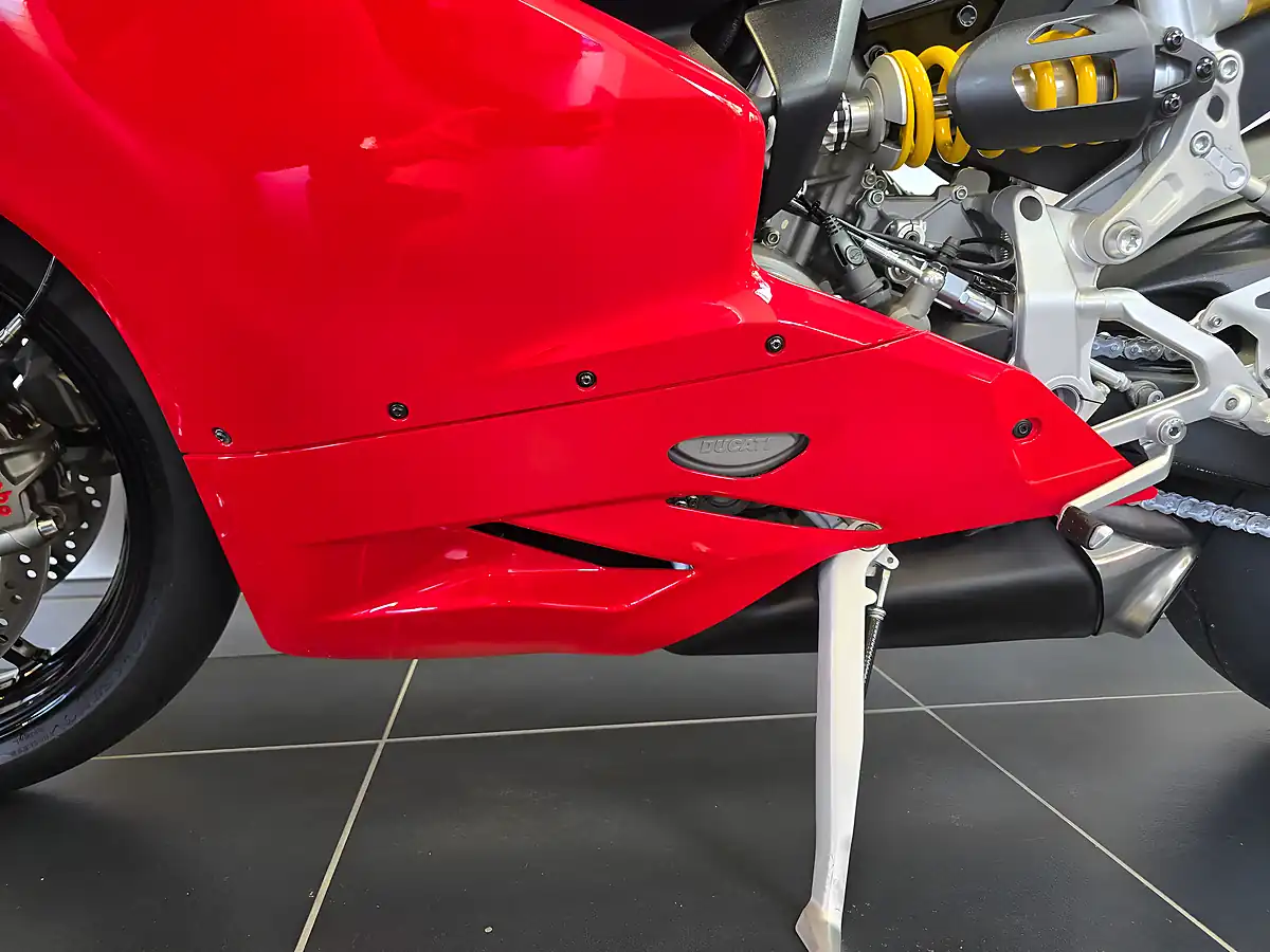 Used 2015 Ducati 1299 Panigale Red - Interior and Exterior details 19