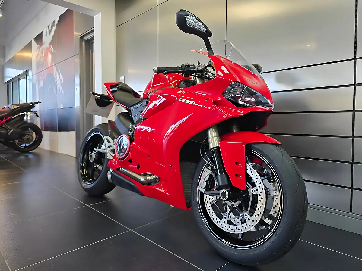 Used 2015 Ducati 1299 Panigale Red - Interior and Exterior details 2