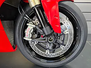 Used 2015 Ducati 1299 Panigale Red - Interior and Exterior details 4