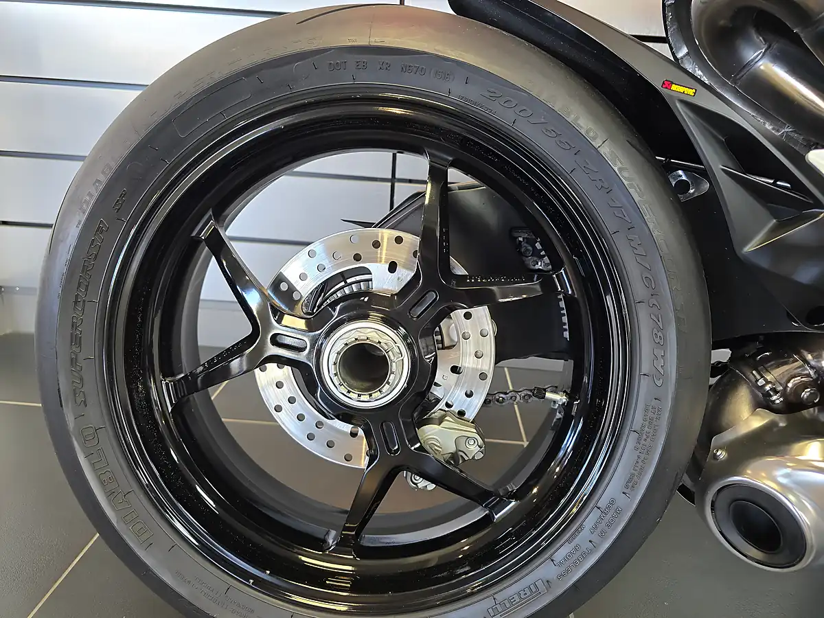 Used 2015 Ducati 1299 Panigale Red - Interior and Exterior details 7