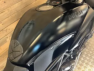 Used 2015 Ducati Diavel Black - Interior and Exterior details 10
