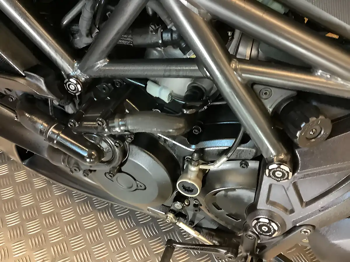 Used 2015 Ducati Diavel Black - Interior and Exterior details 12