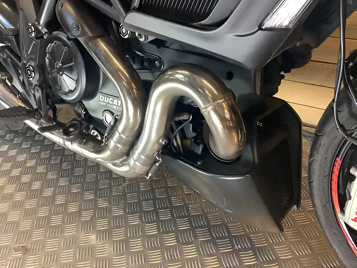 Used 2015 Ducati Diavel Black - Interior and Exterior details 17