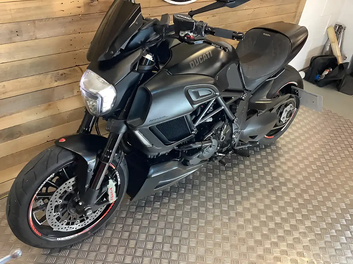 Used 2015 Ducati Diavel Black - Interior and Exterior details 3