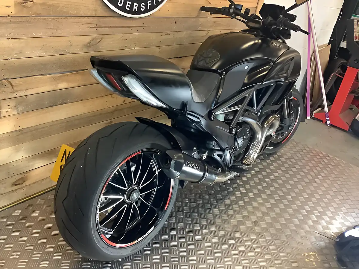 Used 2015 Ducati Diavel Black - Interior and Exterior details 4