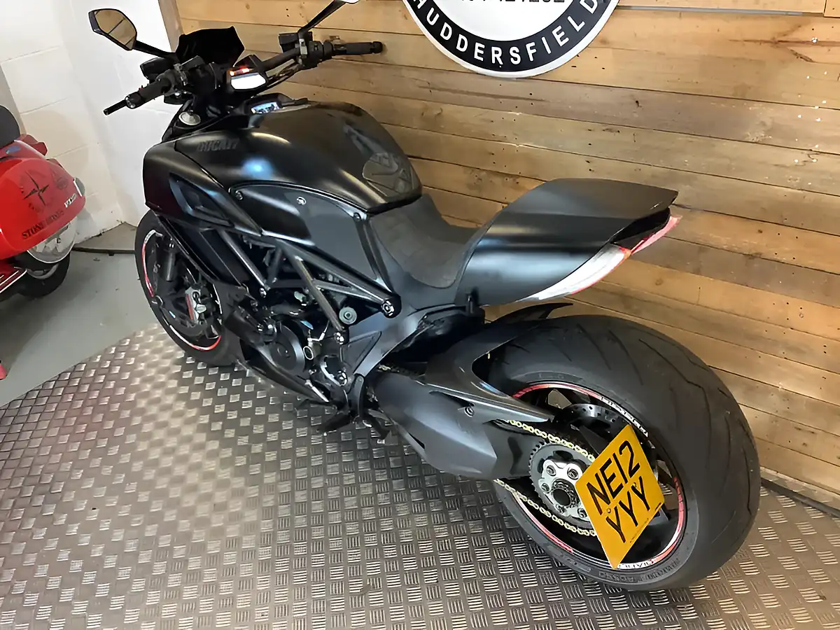 Used 2015 Ducati Diavel Black - Interior and Exterior details 6