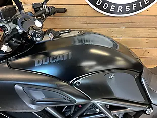 Used 2015 Ducati Diavel Black - Interior and Exterior details 9