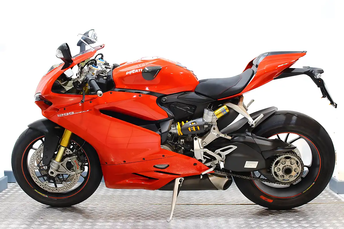Used 2015 Ducati Panigale S Red - Interior and Exterior details 10