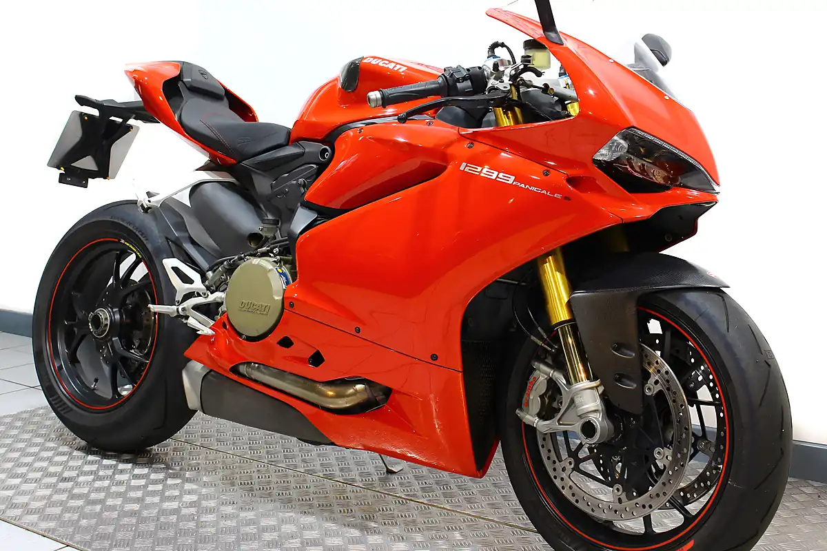 Used 2015 Ducati Panigale S Red - Interior and Exterior details 2