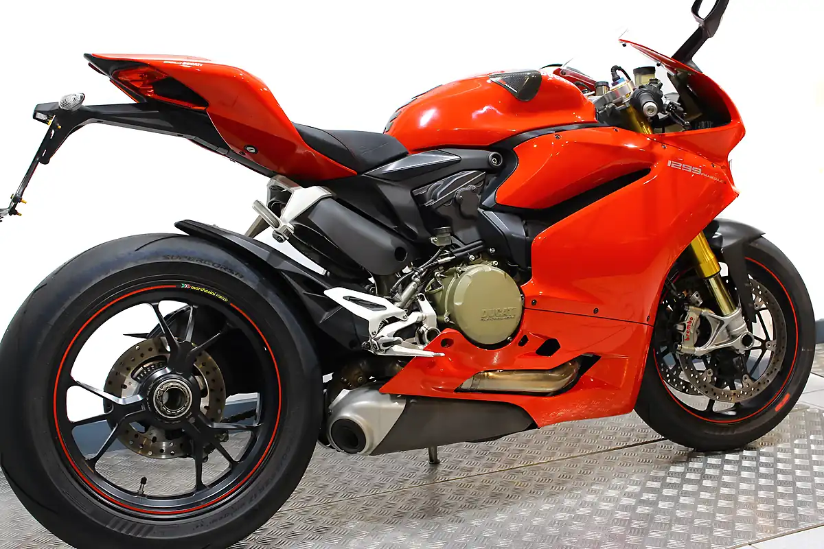 Used 2015 Ducati Panigale S Red - Interior and Exterior details 3
