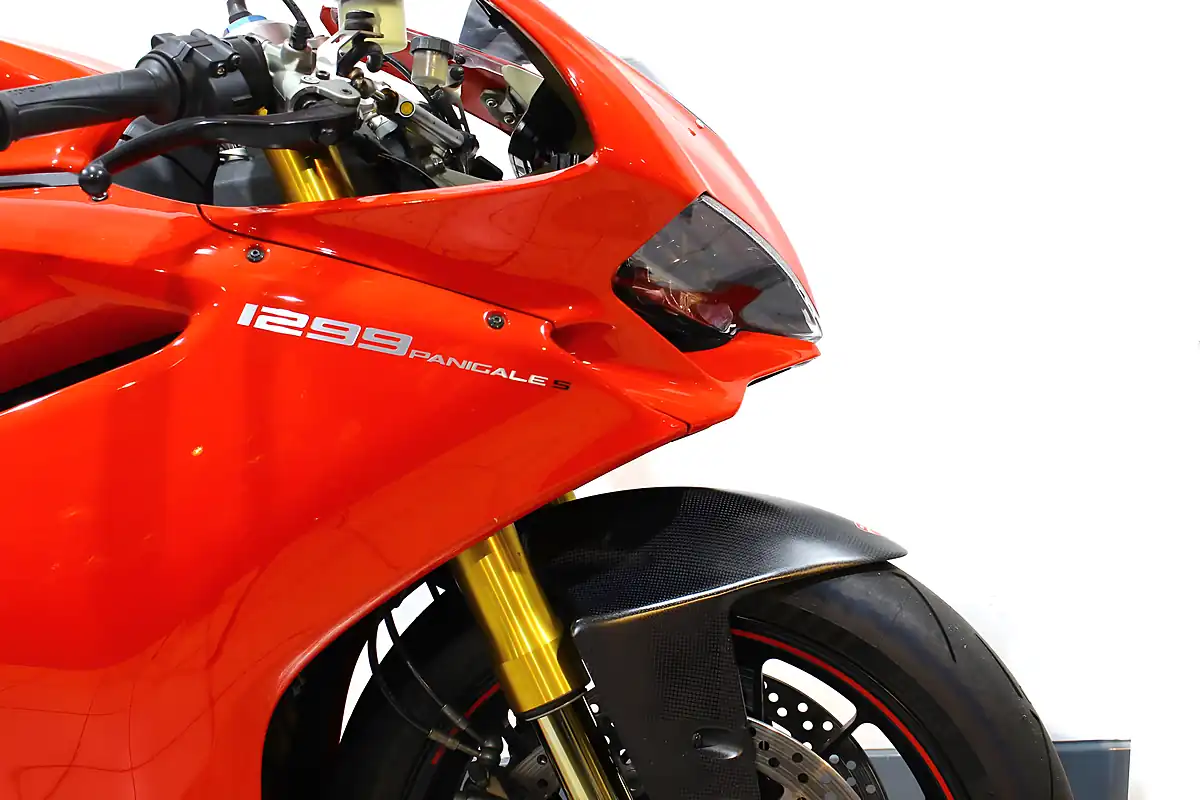 Used 2015 Ducati Panigale S Red - Interior and Exterior details 4