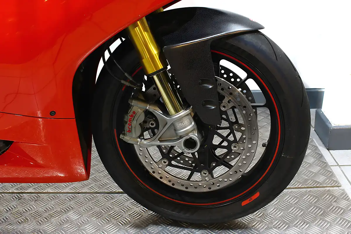 Used 2015 Ducati Panigale S Red - Interior and Exterior details 5
