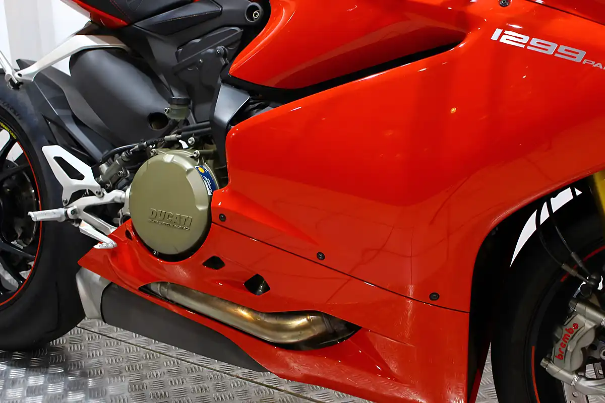 Used 2015 Ducati Panigale S Red - Interior and Exterior details 6