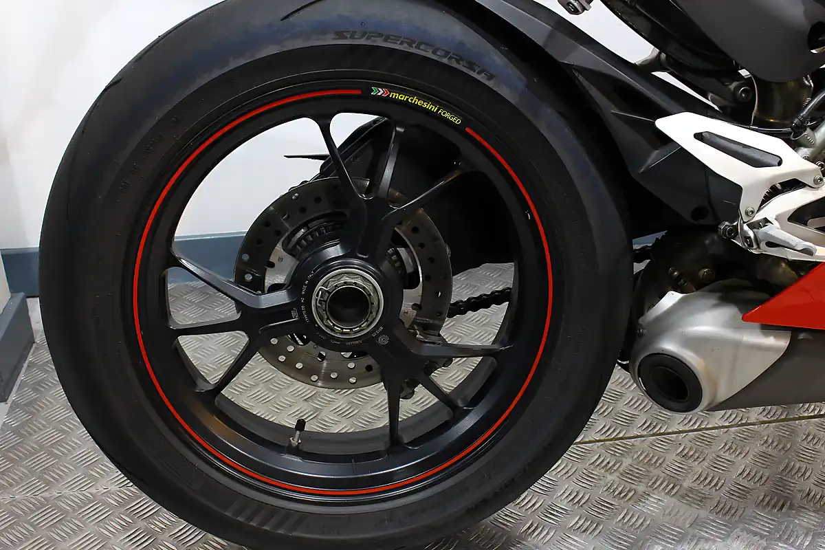 Used 2015 Ducati Panigale S Red - Interior and Exterior details 7