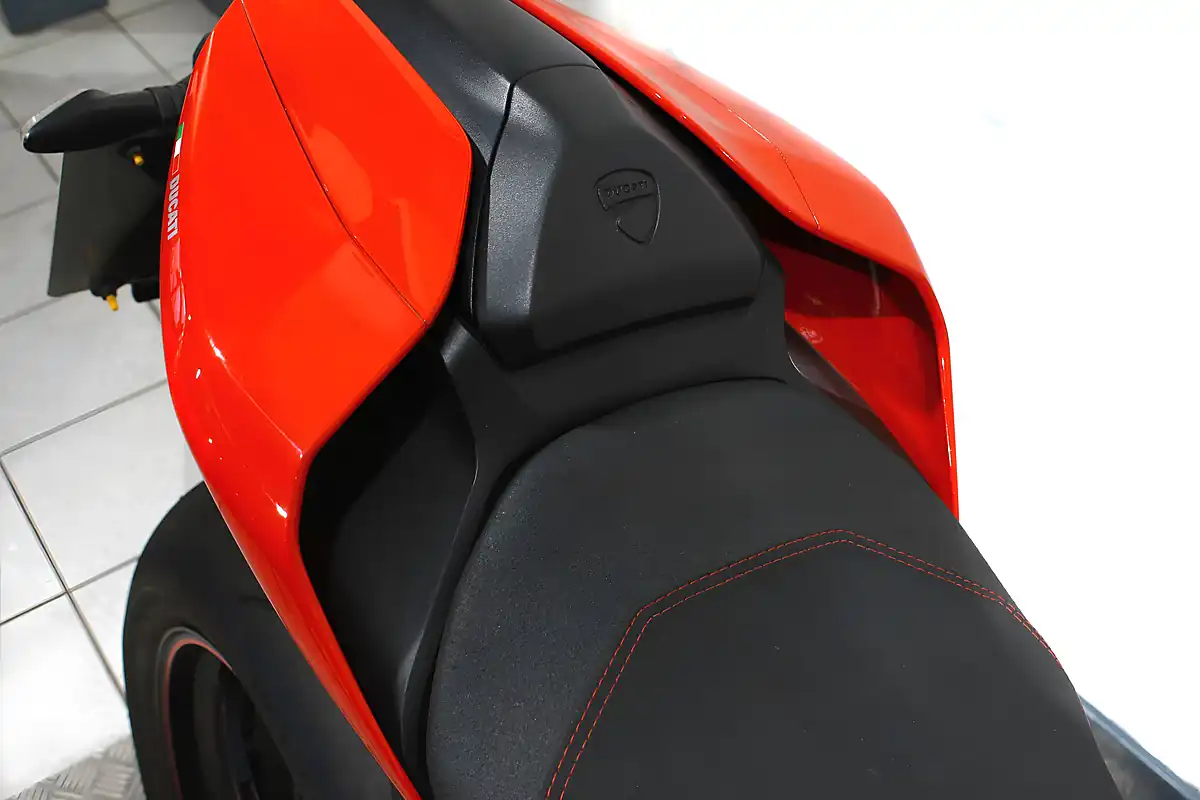 Used 2015 Ducati Panigale S Red - Interior and Exterior details 9