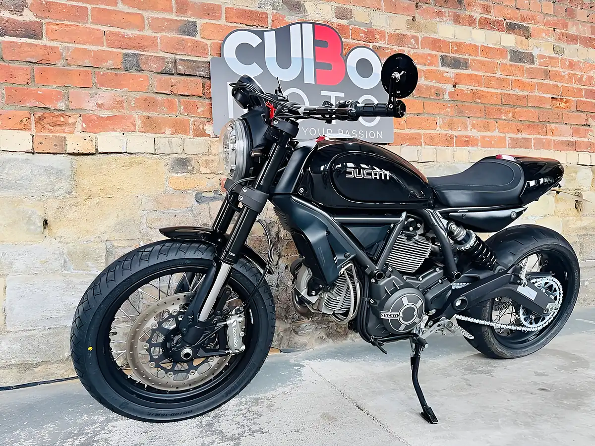 Used 2015 Ducati Scrambler 800 Custom Orange - Interior and Exterior details 12