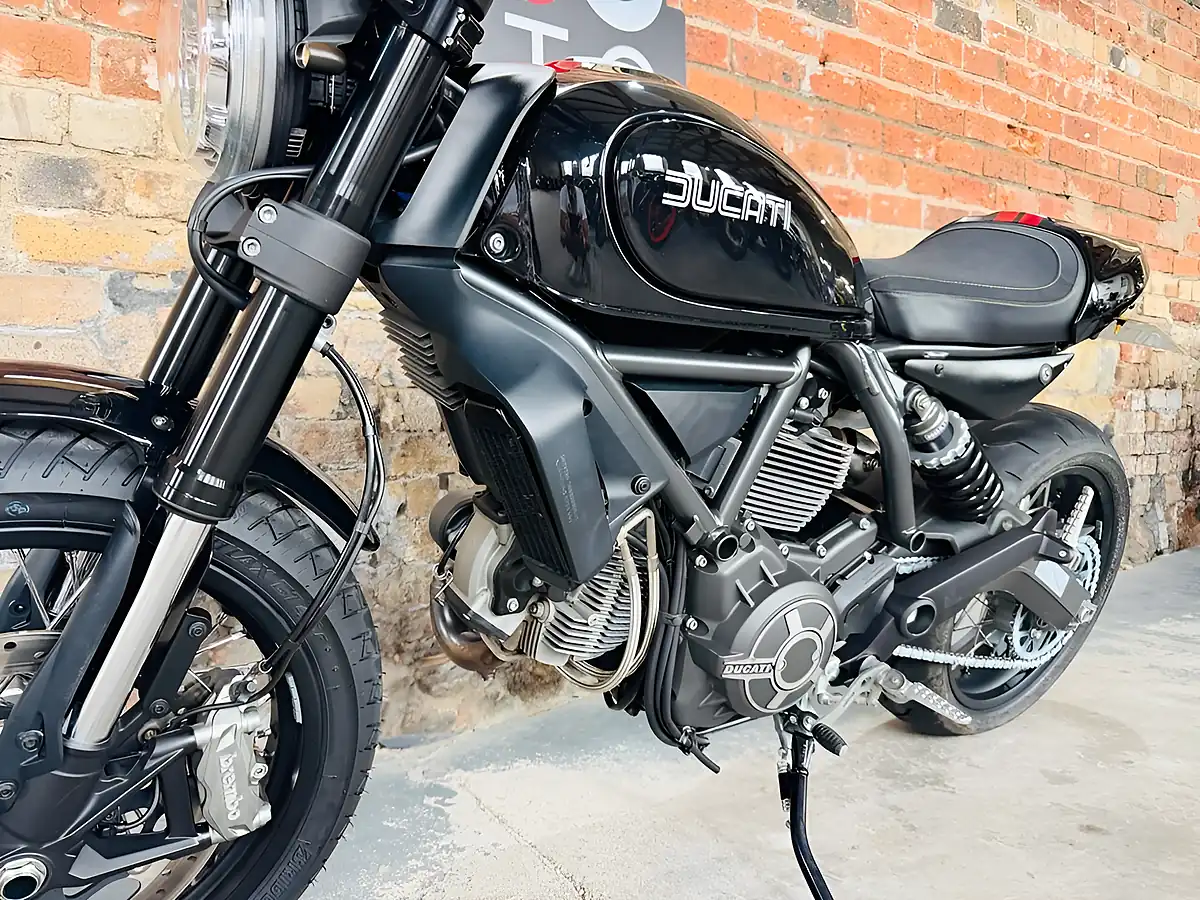 Used 2015 Ducati Scrambler 800 Custom Orange - Interior and Exterior details 15