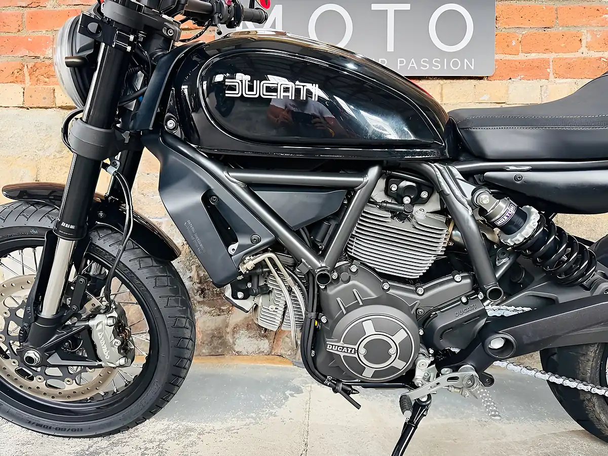 Used 2015 Ducati Scrambler 800 Custom Orange - Interior and Exterior details 16