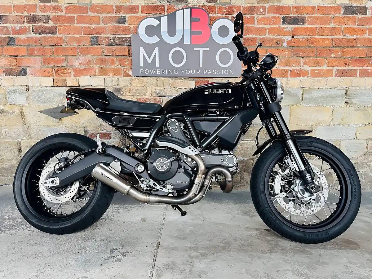 Used 2015 Ducati Scrambler 800 Custom Orange - Interior and Exterior details 2