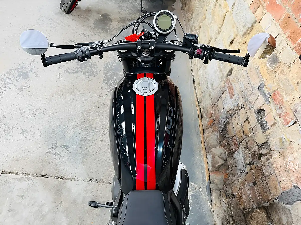 Used 2015 Ducati Scrambler 800 Custom Orange - Interior and Exterior details 20