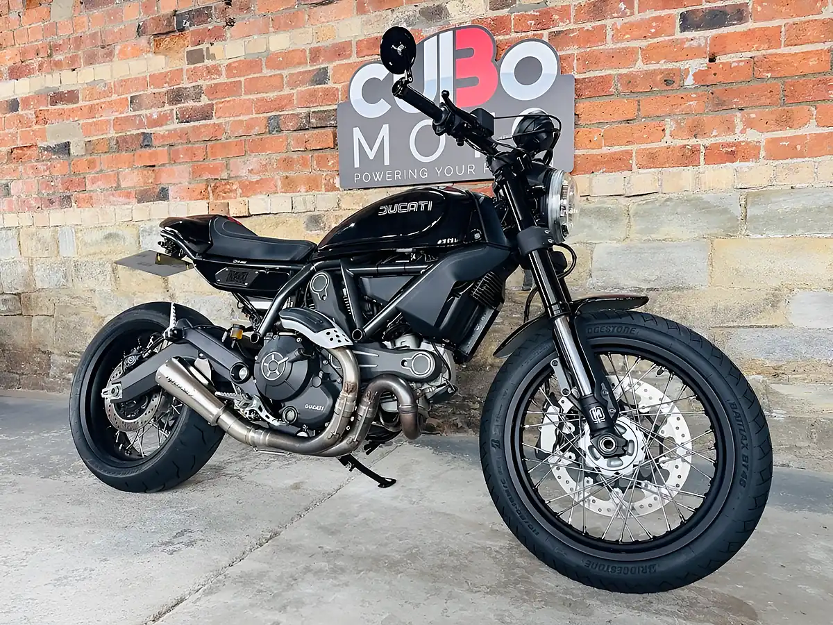 Used 2015 Ducati Scrambler 800 Custom Orange - Interior and Exterior details 3
