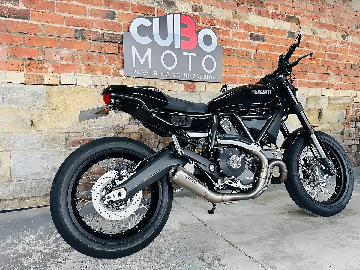 Used 2015 Ducati Scrambler 800 Custom Orange - Interior and Exterior details 4