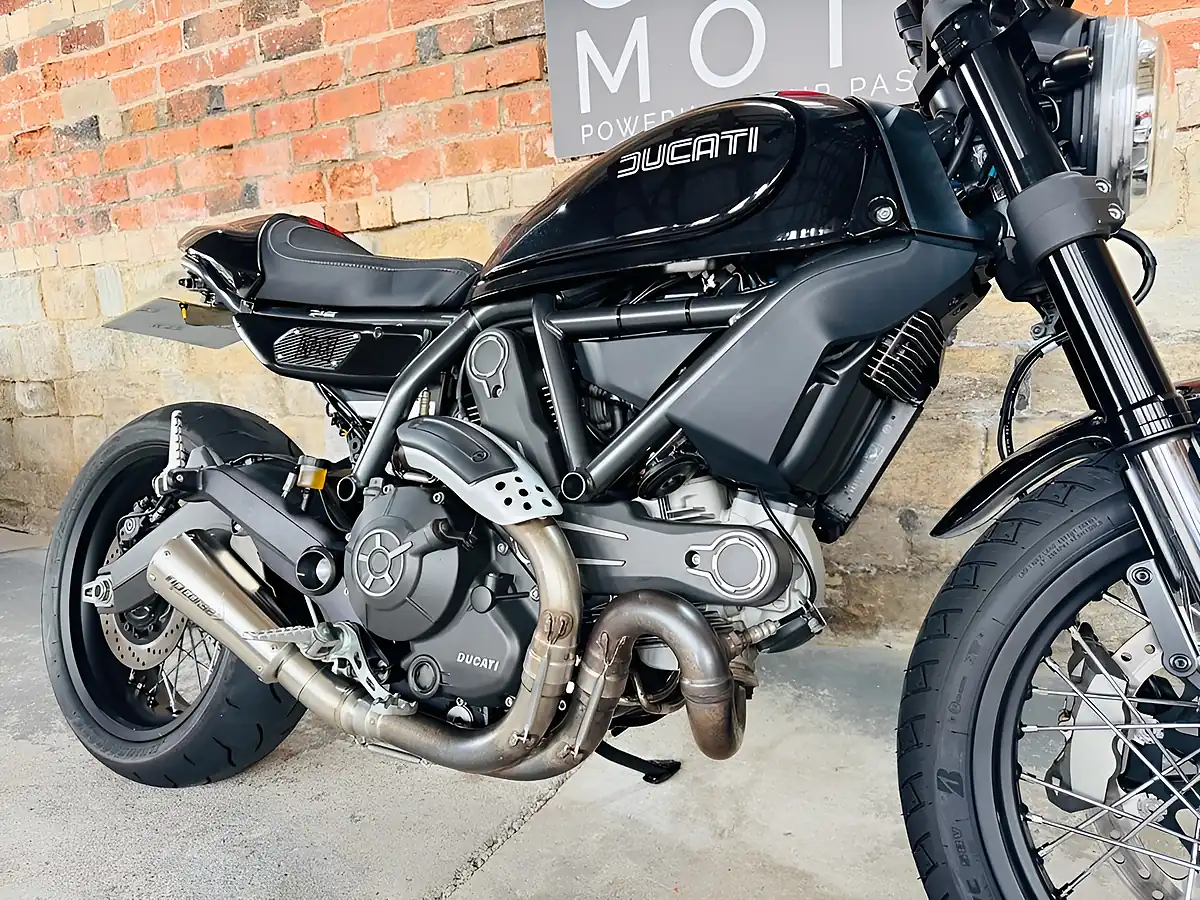 Used 2015 Ducati Scrambler 800 Custom Orange - Interior and Exterior details 6