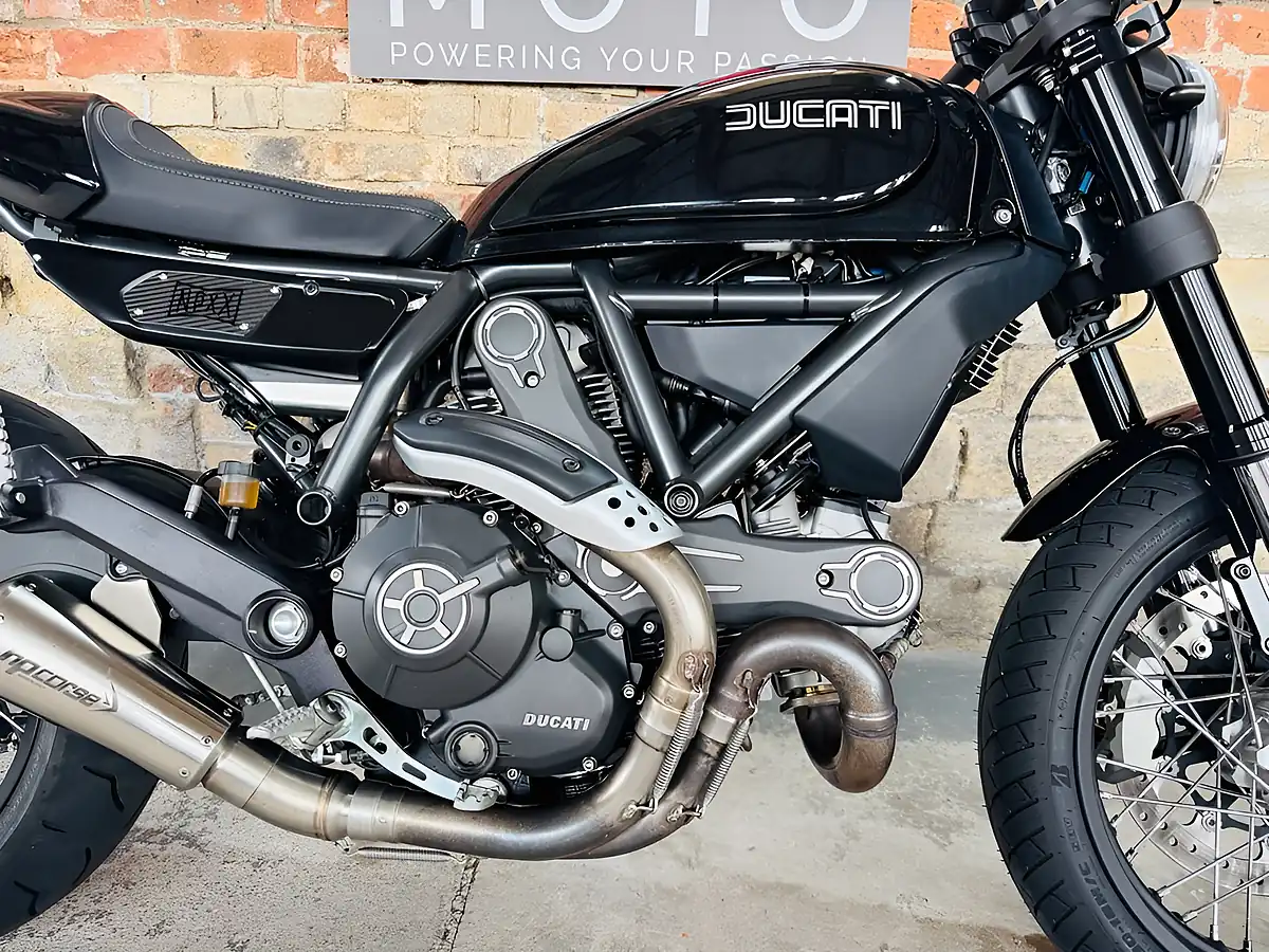 Used 2015 Ducati Scrambler 800 Custom Orange - Interior and Exterior details 7
