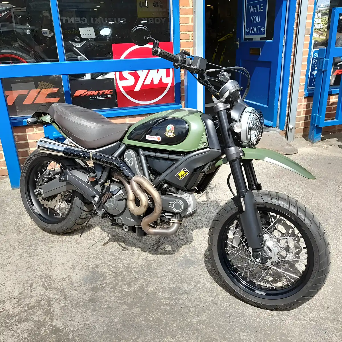 Used 2015 Ducati Scrambler Urban Enduro Green - Front View