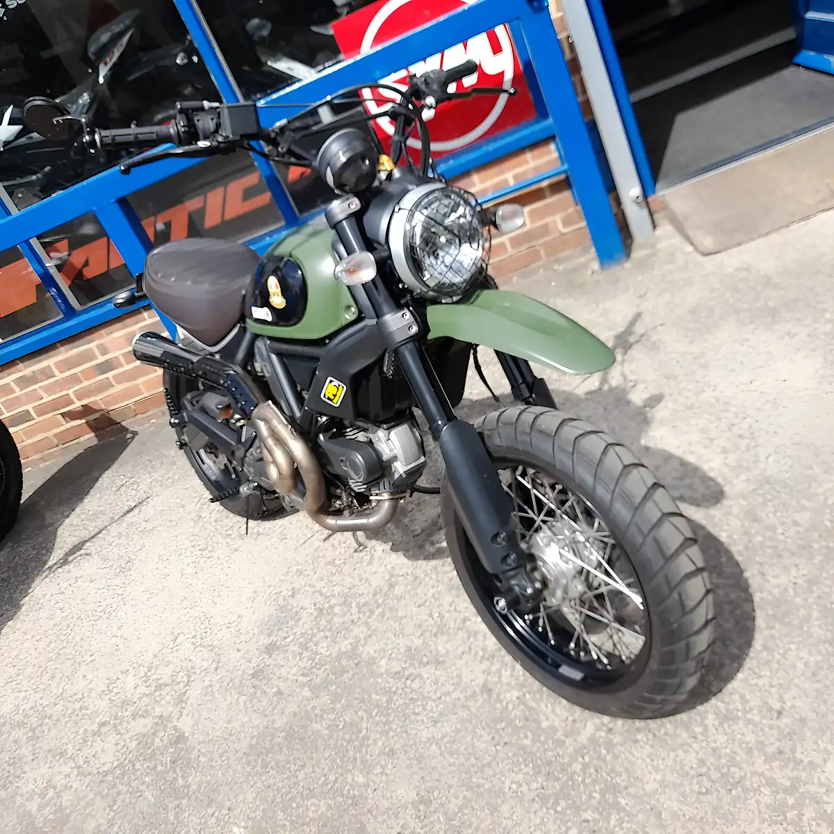 Used 2015 Ducati Scrambler Urban Enduro Green - Interior and Exterior details 3