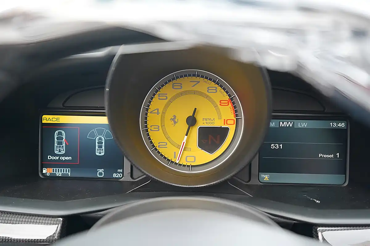 Used 2015 Ferrari 458 Spider Rosso Corsa - Interior and Exterior details 16