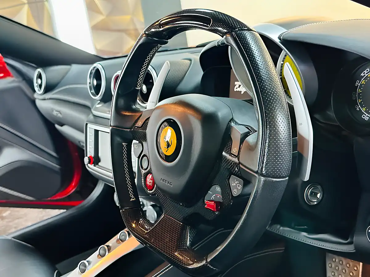 Used 2015 Ferrari California F1 Dct Red - Interior and Exterior details 12