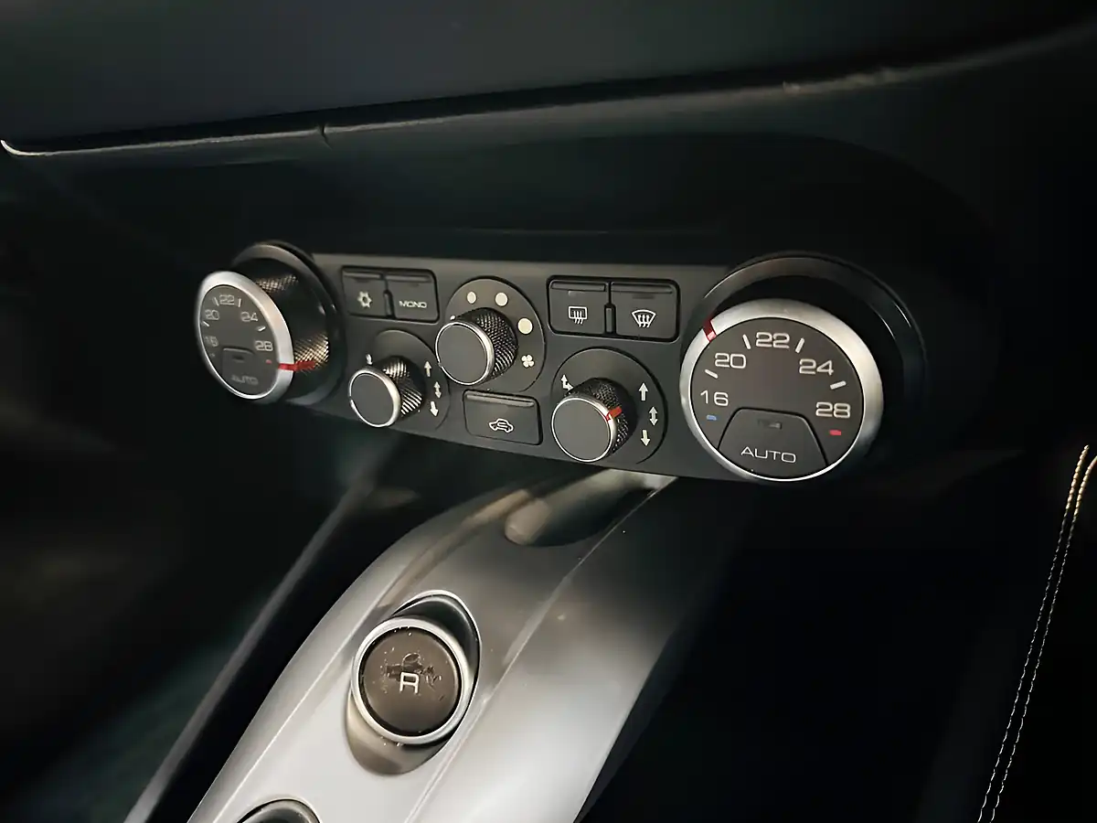 Used 2015 Ferrari California F1 Dct Red - Interior and Exterior details 17