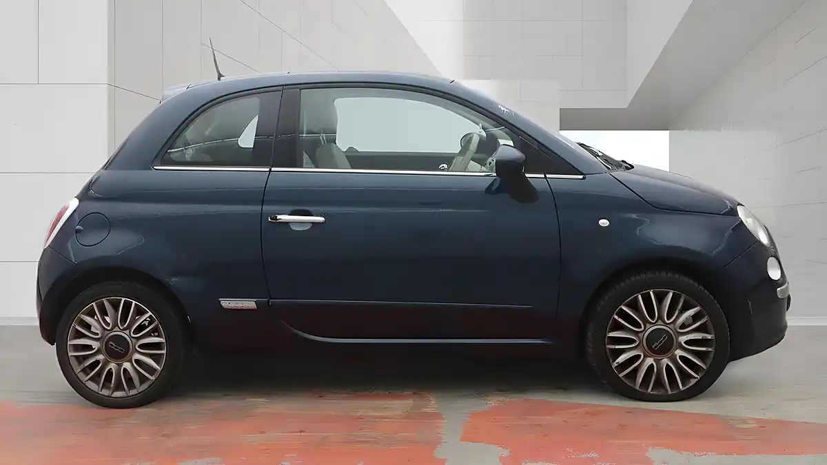 Used 2015 Fiat 500 Lounge Blue - Interior and Exterior details 4
