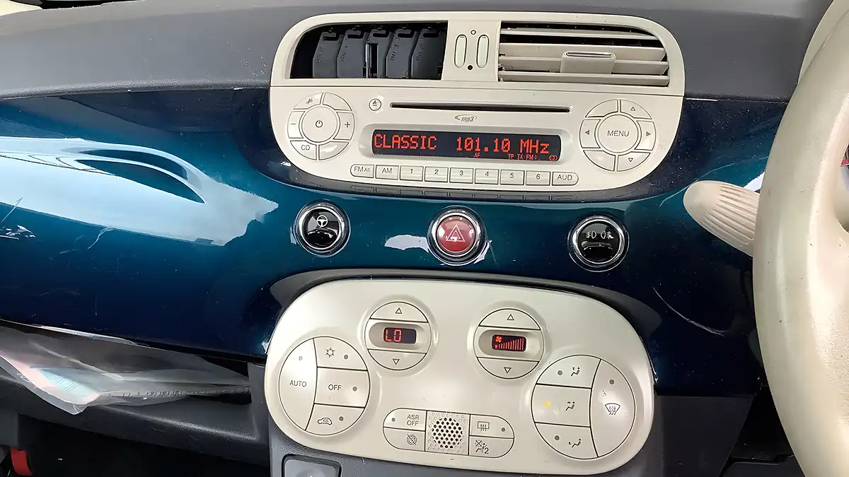 Used 2015 Fiat 500 Lounge Blue - Interior and Exterior details 9