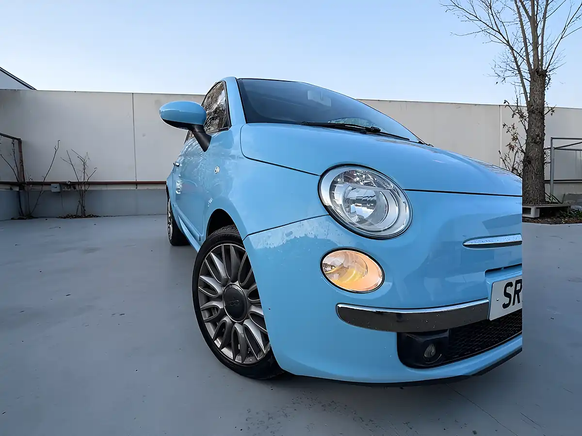 Used 2015 Fiat 500 Lounge Blue - Interior and Exterior details 11