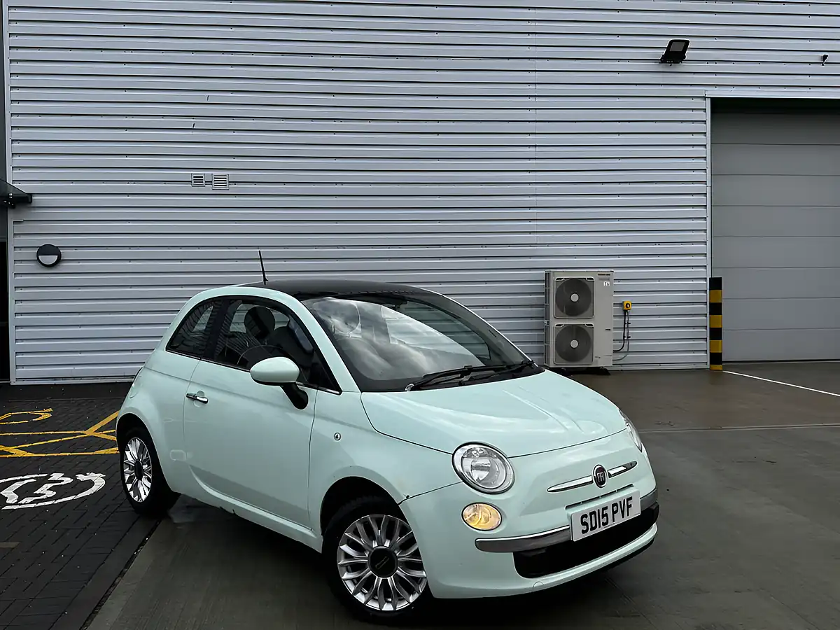 Used 2015 Fiat 500 Lounge Green - Front View