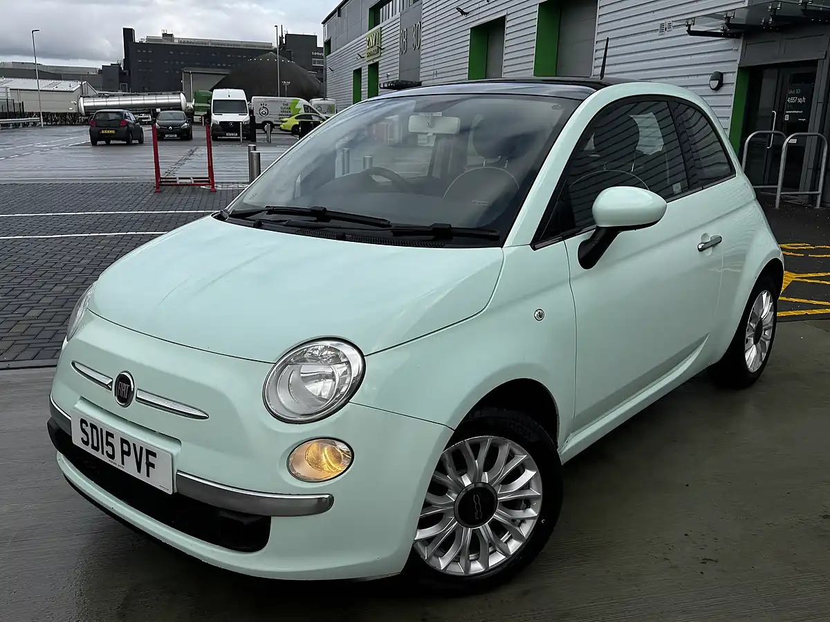 Used 2015 Fiat 500 Lounge Green - Interior and Exterior details 3