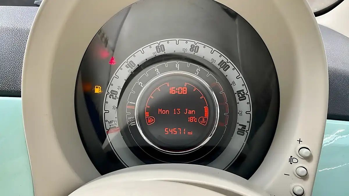 Used 2015 Fiat 500 Lounge Green - Interior and Exterior details 10