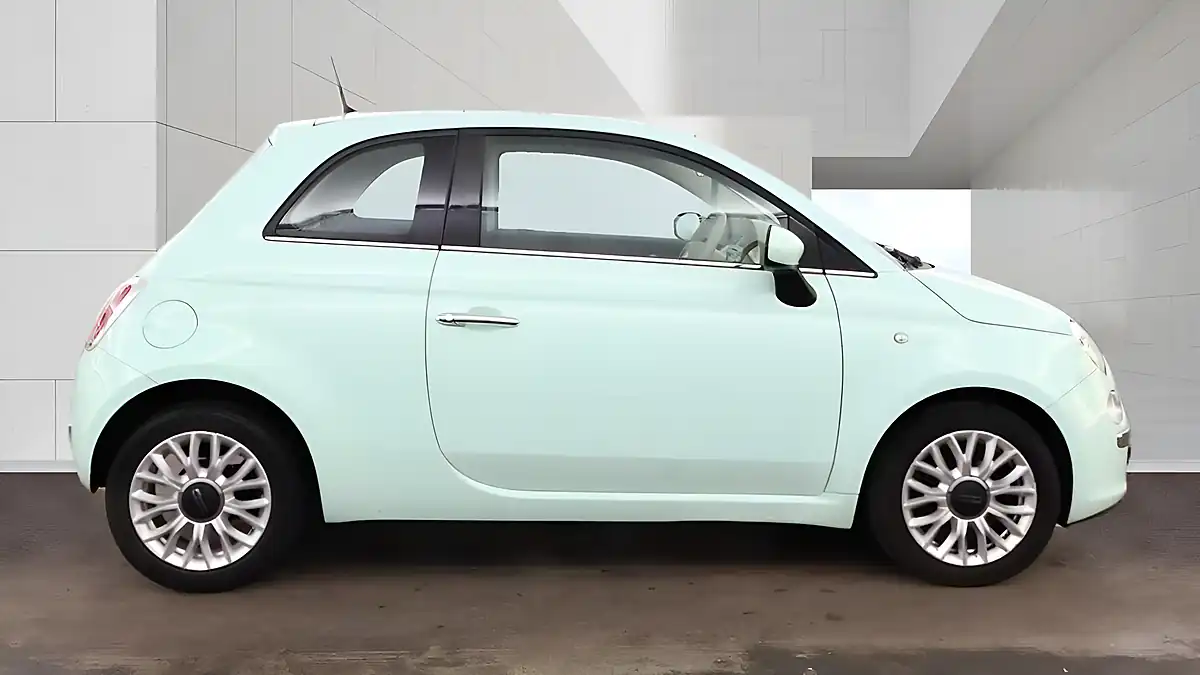 Used 2015 Fiat 500 Lounge Green - Interior and Exterior details 8