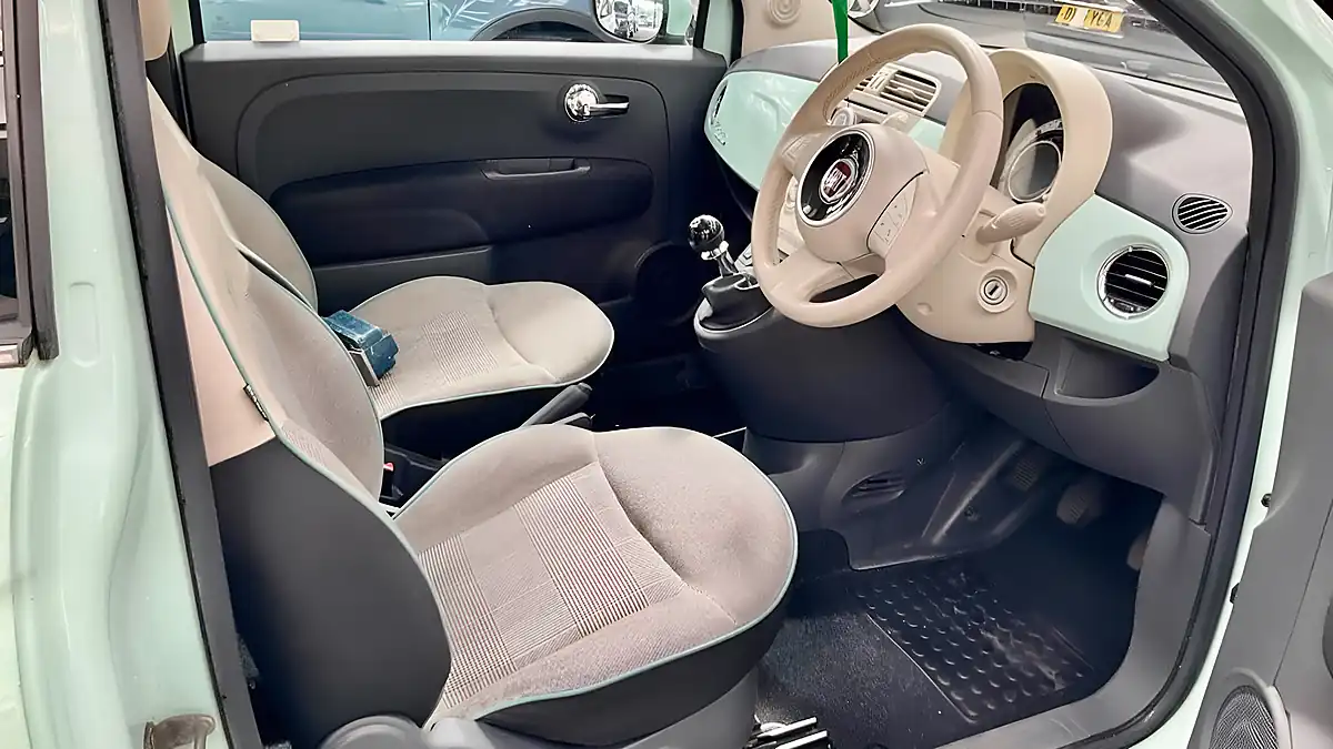 Used 2015 Fiat 500 Lounge Green - Interior and Exterior details 9