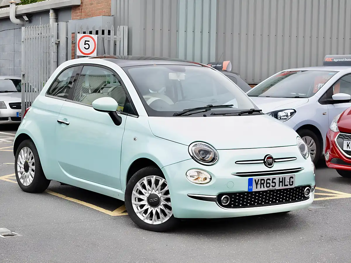 Used 2015 Fiat 500 Lounge Green - Front View