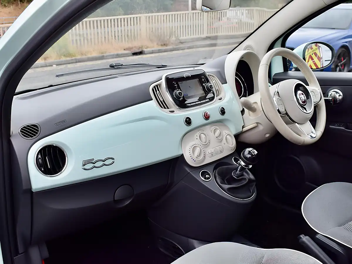 Used 2015 Fiat 500 Lounge Green - Interior and Exterior details 13