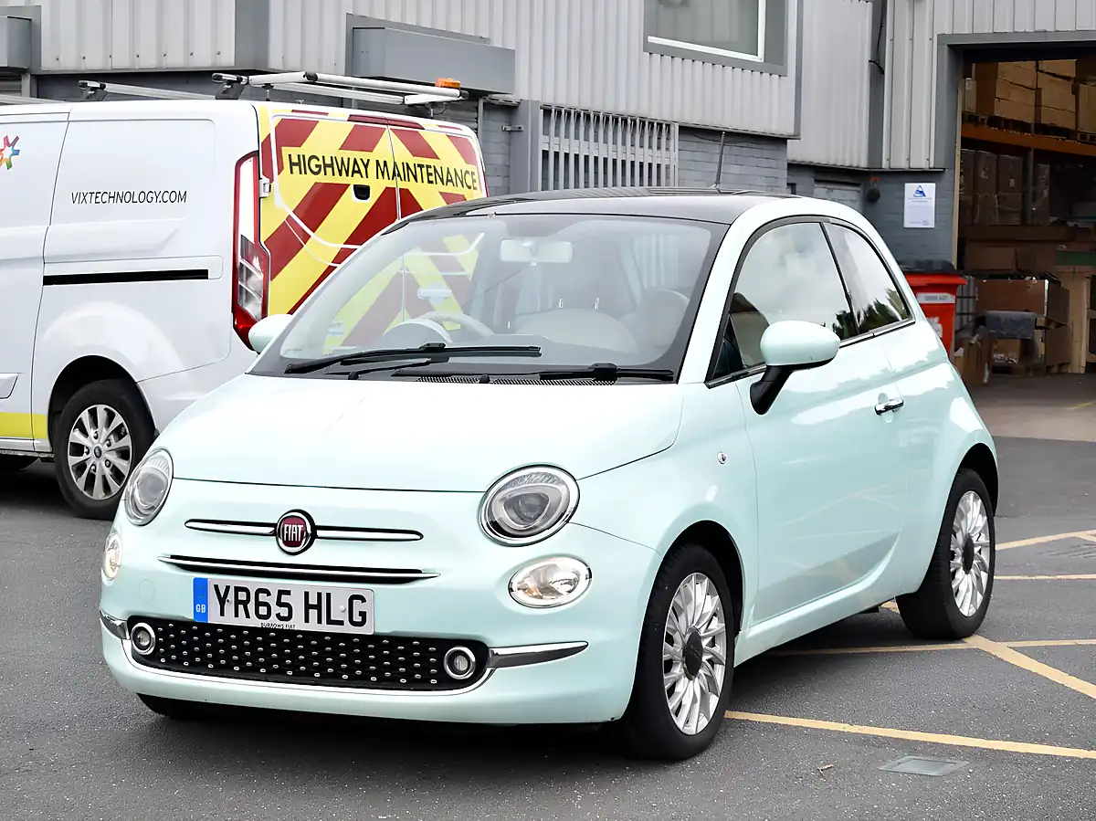 Used 2015 Fiat 500 Lounge Green - Interior and Exterior details 15